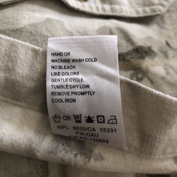 Woolrich Horses Button Front Long Sleeved Large - Picture 6 of 6